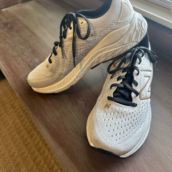 New Balance White and Black Athletic Shoes- 860 Fresh Foam - Sz 9W - Picture 1 of 6